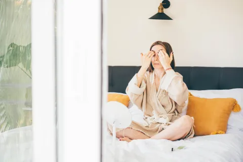 Yoga facial: minirutina de ejercicios para mejorar tu hígado.