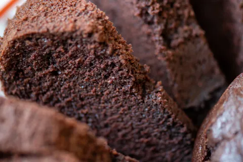 Budín vegano de chocolate: la receta para que te salga perfecto La receta para hacer budín de chocolate vegano.