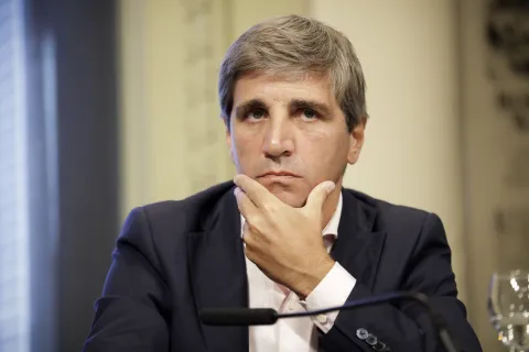 Nuevas medidas económicas de Milei: cómo impactarán en tu vida cotidiana Luis Caputo, ministro de Economía de Javier Milei: cómo impactarán las medidas económicas.