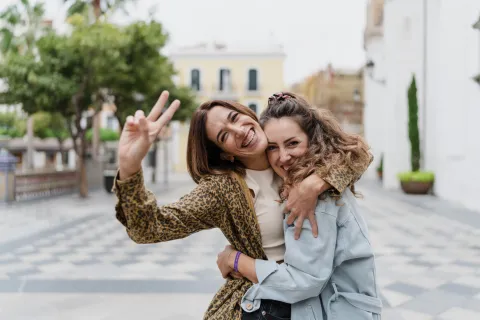 Qué tipo de amistades conviene tener, según la ciencia 3 tipos de amigos que nos hacen felices.