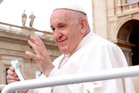 Vaticano autorizó la bendición oficial de parejas de igual sexo: qué dice el comunicado oficial El vaticano autorizó la bendición oficial de las parejas del mismo sexo.