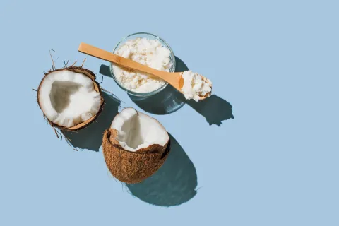 Aceite de coco: por qué está bueno usarlo en tu rutina de skincare Estos son los beneficios del aceite de coco.