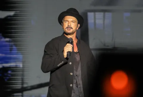 Fue un error: pese a su delicada enfermedad, Ricardo Arjona no se retira de la música Ricardo Arjona en su reciente show en Vélez.