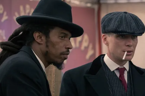 Dolor por la muerte de un actor de la serie Peaky Blinders: “Estamos conmocionados y devastados” Conmoción por la muerte de Benjamin Zephaniah, actor de la serie Peaky Blinders.
