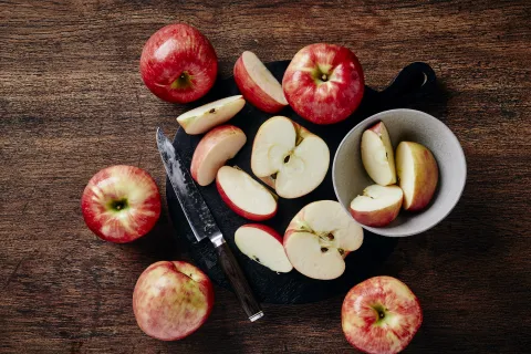 Estos son los siete beneficios de comer ensalada con manzana Los siete beneficios de incorporarle manzana a la ensalada.
