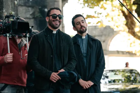 Miguel Ángel Silvestre protagoniza la serie en español más vista en Estados Unidos: dónde ver Los enviados Miguel Ángel Silvestre y los secretos de la temporada 2 de Los Enviados.