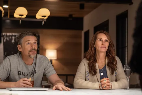 Estrenó en Netflix el atrapante thriller protagonizado por Julia Roberts, Mahershala Ali y Ethan Hawke Ethan Hawke y Julia Roberts enfrentan juntos el apocalipsis.