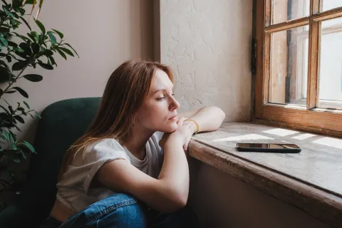 La menstruación afecta los cambios de humor: por qué sucede Entre los síntomas más comunes del ciclo menstrual, se reconoce la sensación de tristeza, ganas de llorar, ansiedad y desgano.