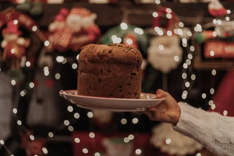 ¿Qué origen tiene el pan dulce? La navidad se celebra con pan dulce desde hace siglos y en distintas partes del mundo.