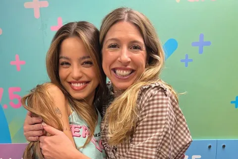 Emilia Mernes cantó con Flor Bertotti una canción de Floricienta y el video se hizo viral.