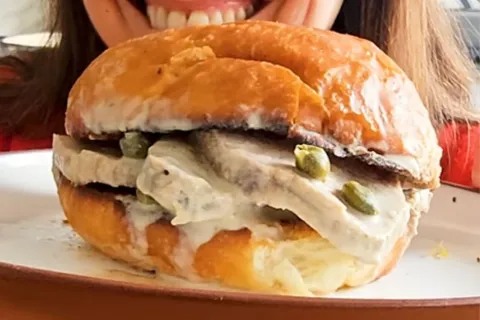 Paulina Cocina: el sandwich de vitel toné que si o si tenés que probar Paulina Cocina: el sandwich de vitel toné que si o si tenés que probar.