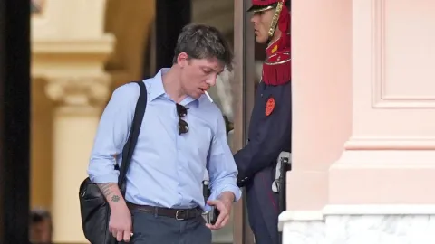 Quién es Santiago Caputo, el asesor presidencial de Javier Milei Quién es Santiago Caputo: el hombre clave en el triunfo de Javier Milei.