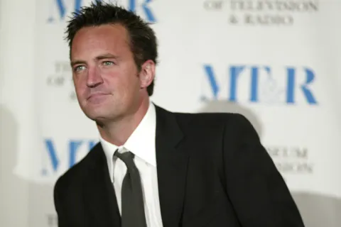 Se conoció qué dice el testamento de Matthew Perry y un dato llamó la atención Se conoció la cifra de bienes personales que tenía el actor de Firnds en su haber: cerca de 1.030.000 dólares