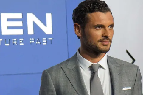 Murió Adan Canto, el actor de X-Men y La chica que limpia El actor murió a los 42 años luego de pelear contra el cáncer. Actualmente, estaba grabando la tercera entrega de la serie de Fox “La chica que limpia”.