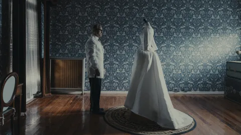 Estrenó la serie sobre Balenciaga: quién es quién en la nueva ficción histórica Cristobal Balenciaga estrenó el viernes 19 en Star+.