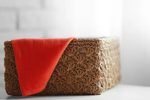 El ritual del feng shui con un trapo rojo que te ayuda a espantar las malas energías Cómo es el ritual del trapo rojo para espantar la mala energía.