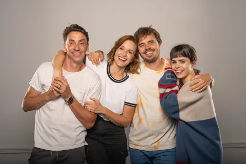 Teatro en Buenos Aires: estas son las 9 obras que renuevan la cartelera (y que tenés que ver) "Escape Room", una comedia protagonizada por Benjamín Rojas, Brenda Gandini, Sofi Morandi y Gonzalo Suarez, con dirección de Nelson Valente.