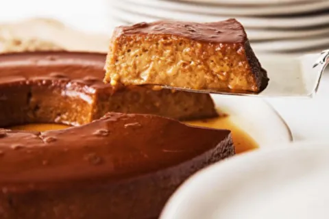 Flan de dulce de leche: una receta de Tefi Russo, en Inutilísimas Receta de flan de dulce de leche, de Tefi Russo.