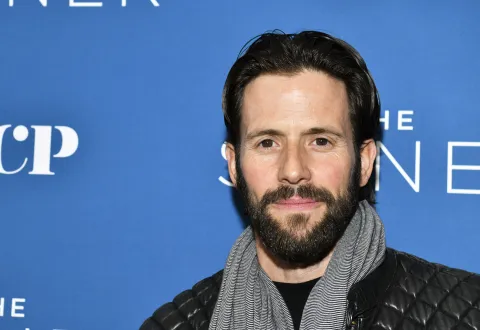 Murió el actor Christian Oliver junto a sus 2 hijas en un accidente aéreo La trágica muerte del actor Christian Oliver y sus hijas.
