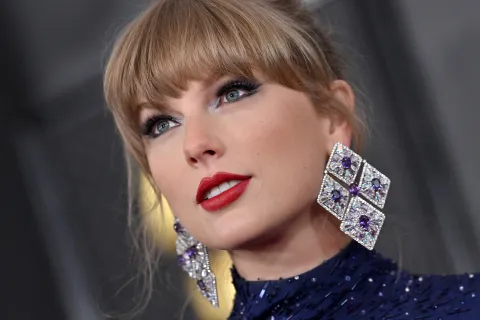 Hoy se entregan los Premios Grammy 2024: a qué hora y por dónde ver la ceremonia Taylor Swift durante la ceremonia 2023 de los Premios Grammy.
