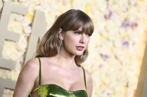De la reacción de Taylor Swift a la lesión de Pedro Pascal, los mejores momentos de los Golden Globes 2024 La reacción viral de Taylor Swift y los mejores momentos de los Golden Globes 2024