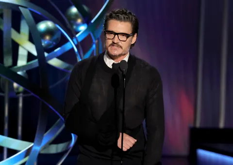 Pedro Pascal rompió el silencio en los Emmy 2023 y reveló qué le pasó en el brazo Pedro Pascal rompió el silencio y reveló qué le pasó en el brazo.