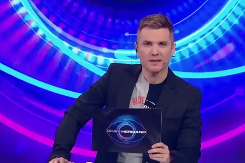 Gran Hermano: qué significa el sobre negro en el reality ¿Qué significa el sobre negro que Santiago Del Moro mostró en Gran Hermano?