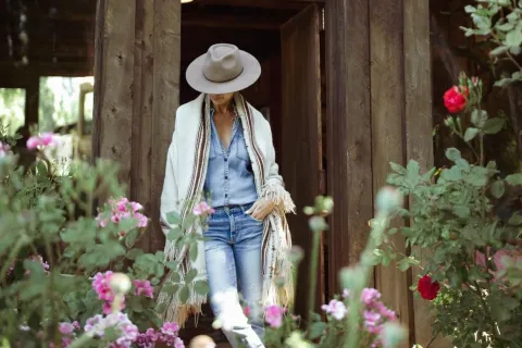 Juliana Awada sorprendió con su look outdoor para un paseo romántico en el sur El look de Juliana Awada para sus vacaciones en la Patagonia.