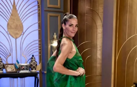El impactante look marino con el que Juana Viale sorprendió en Almorzando El impactante look marino con el que Juana Viale sorprendió en Almorzando.