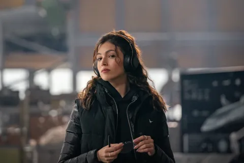 Así es "Lift", el thriller de Netflix protagonizado por Úrsula Corberó que no te va a dar respiro Úrsula Corberó en la piel de una ladrona, experta en pilotear aviones