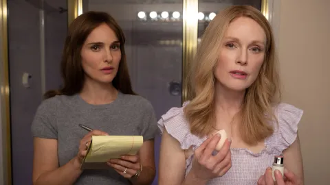 Si te quedaste en Buenos Aires: 10 estrenos del cine que no deberías perderte Natalie Portman y Julianne Moore protagonizan Secretos de un escándalo.