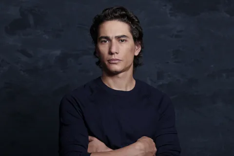 El actor uruguayo que brilla en La sociedad de la nieve y a quien comparan con Adam Driver Charla en exclusiva con Enzo Vogrincic, el protagonista de La Sociedad de la Nieve.