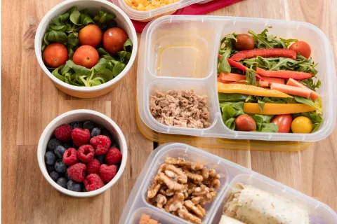 Cómo armar viandas saludables para los más chicos Viandas saludables para los chicos en verano.