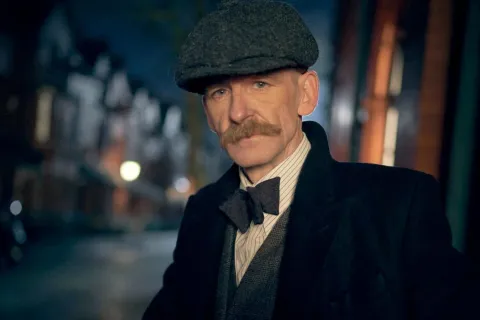 Paul Anderson, Arthur en Peaky Blinders, fue arrestado por posesión de drogas Paul Anderson fue arrestado por posesión de drogas.