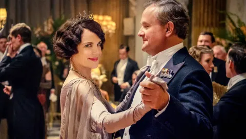 Se anuncia el regreso de la serie Downton Abbey con una nueva temporada rodada en secreto Elizabeth McGovern y Hugh Bonneville en Downton Abbey.