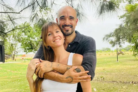 Abel Pintos anunció que será papá nuevamente junto a Mora Calabrese Abel Pintos anunció que será papá nuevamente junto a Mora Calabrese