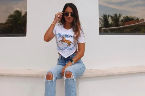 Anto Roccuzzo enamoró con su look aesthetic de denim y crop top.