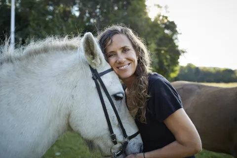 Terapia con caballos para víctimas de violencia de género: un modo de recuperar confianza Terapia con caballos para trabajar con víctimas de violencia de género.