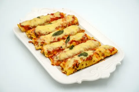 Canelones de jamón y queso, una delicia sin harinas Canelones de jamón, queso y espinacas, sin harinas.