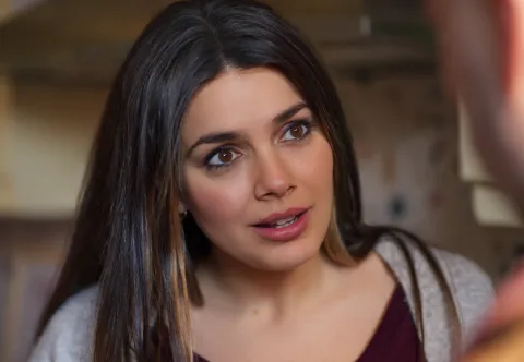Netflix tiene estas 7 series de episodios cortos que te engancharán hasta el final Natalie Pérez es una de las protagonistas de Casi Feliz.