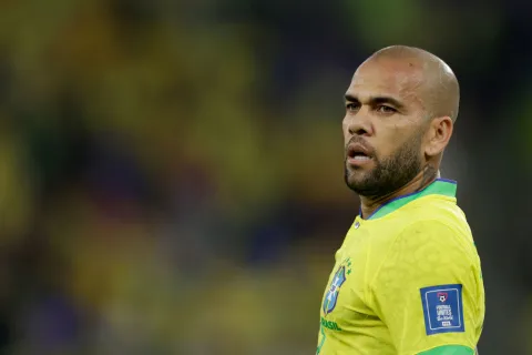Dani Alves fue condenado a cuatro años y medio de cárcel por violación Dani Alves, condenado por abuso sexual.
