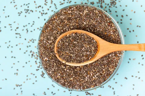 De acuerdo a la ciencia, esta es la razón de por qué debería sumar chía a tu alimentación 5 beneficios de sumar chía a tu alimentación.