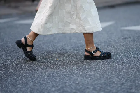 10 increíbles sandalias que se volvieron tendencia este verano Las fanciscanas, calazado tendencia
