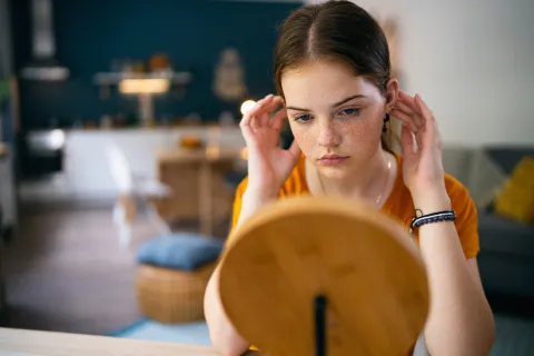 ¡Alerta cosmeticorexia! La alarmante nueva obsesión entre los adolescentes Qué es la cosmeticorexia, la nueva problemática entre adolescentes.