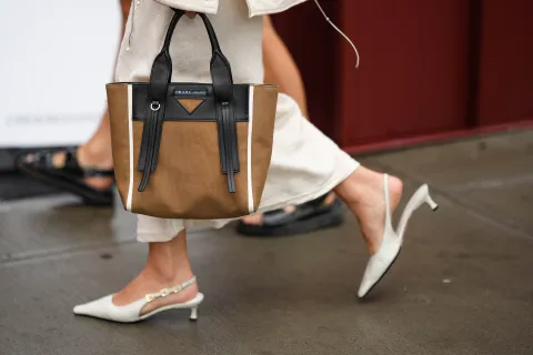 Así es el kitten heel, el taco que está de moda esta temporada Kitten heel, el taco de la temporada.