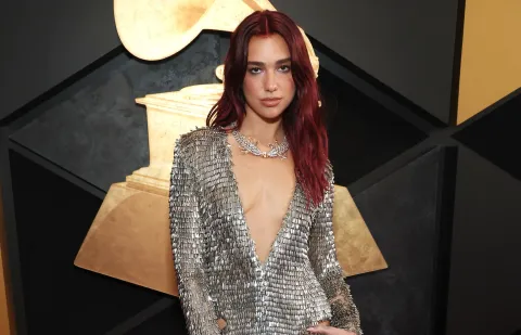 Premios Grammy 2024: los mejores looks de la alfombra roja, de Taylor Swift a Dua Lipa y Miley Cyrus Los mejores looks en la alfombra roja de los Grammy 2024.