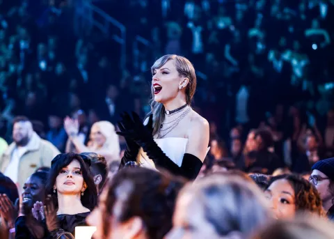 Los 10 mejores momentos de los Grammy 2024: Celine Dion, Barbie, nuevo disco de Taylor Swift y hasta policiales Los mejores momentos de los Premios Grammy 2024.