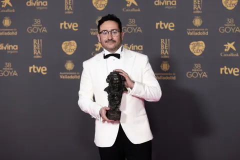 La sociedad de la nieve arrasó en los Premios Goya: la lista completa de ganadores J. A. Bayona, el director de La sociedad de la nieve, durante la ceremonia de los Premios Goya.