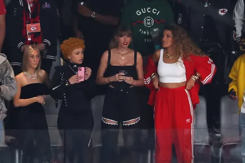 Taylor Swift en su palco privado para el Super Bowl 2024.