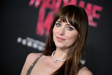 Dakota Johnson y el vestido con transparencias que se volvió viral Dakota Johnson participó de la alfombra roja de la película Madame Web y su look se llevó todas las miradas